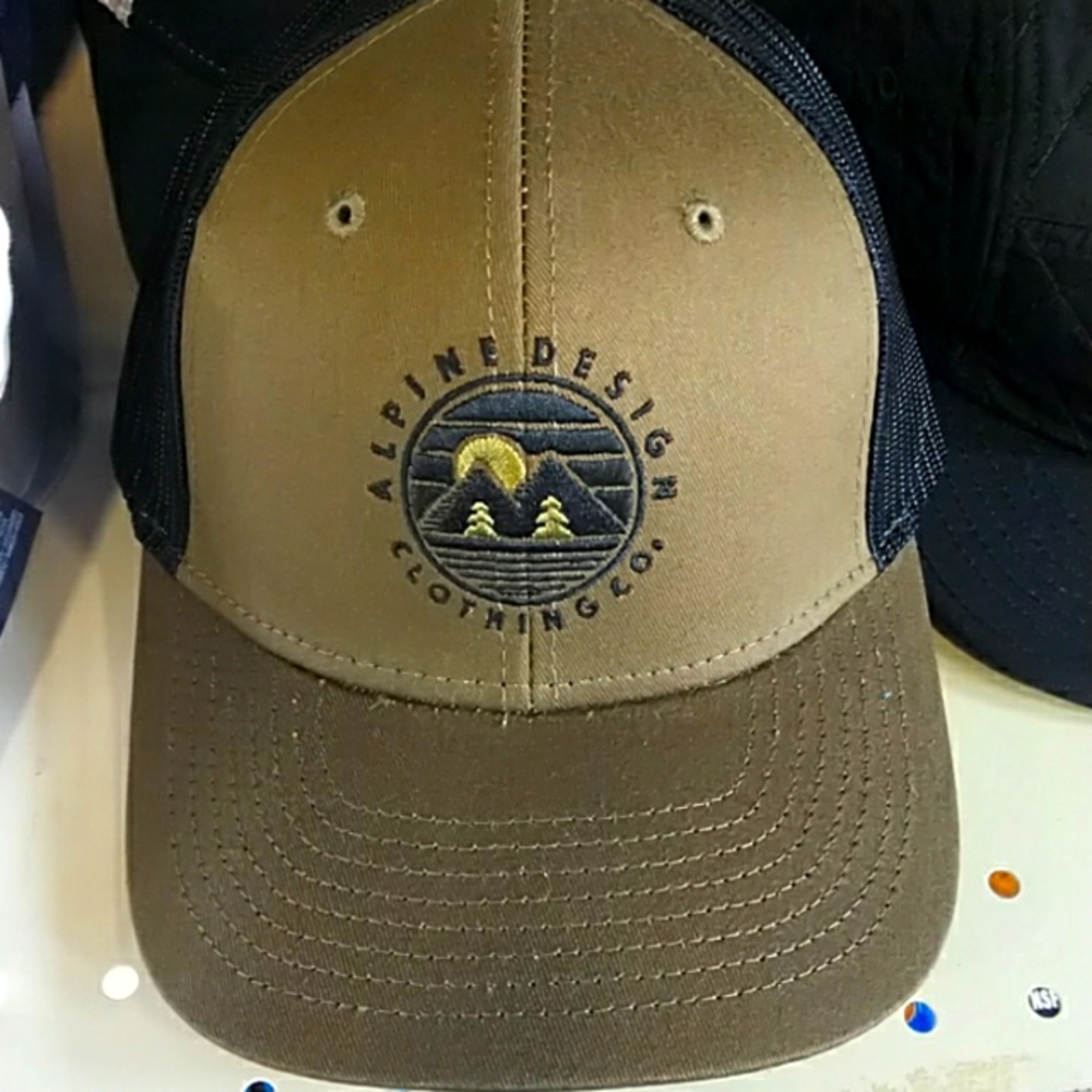 NWT Alpine design snap back trucker hat